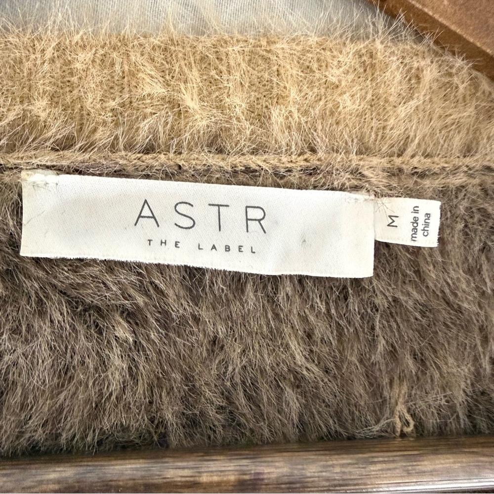ASTR The Label Faux Fur Check Cardigan in Tan & Brown Checked Size Medium - Picture 7 of 12